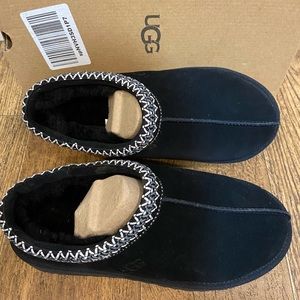 Women’s size 9 Black suede Talsman slippers